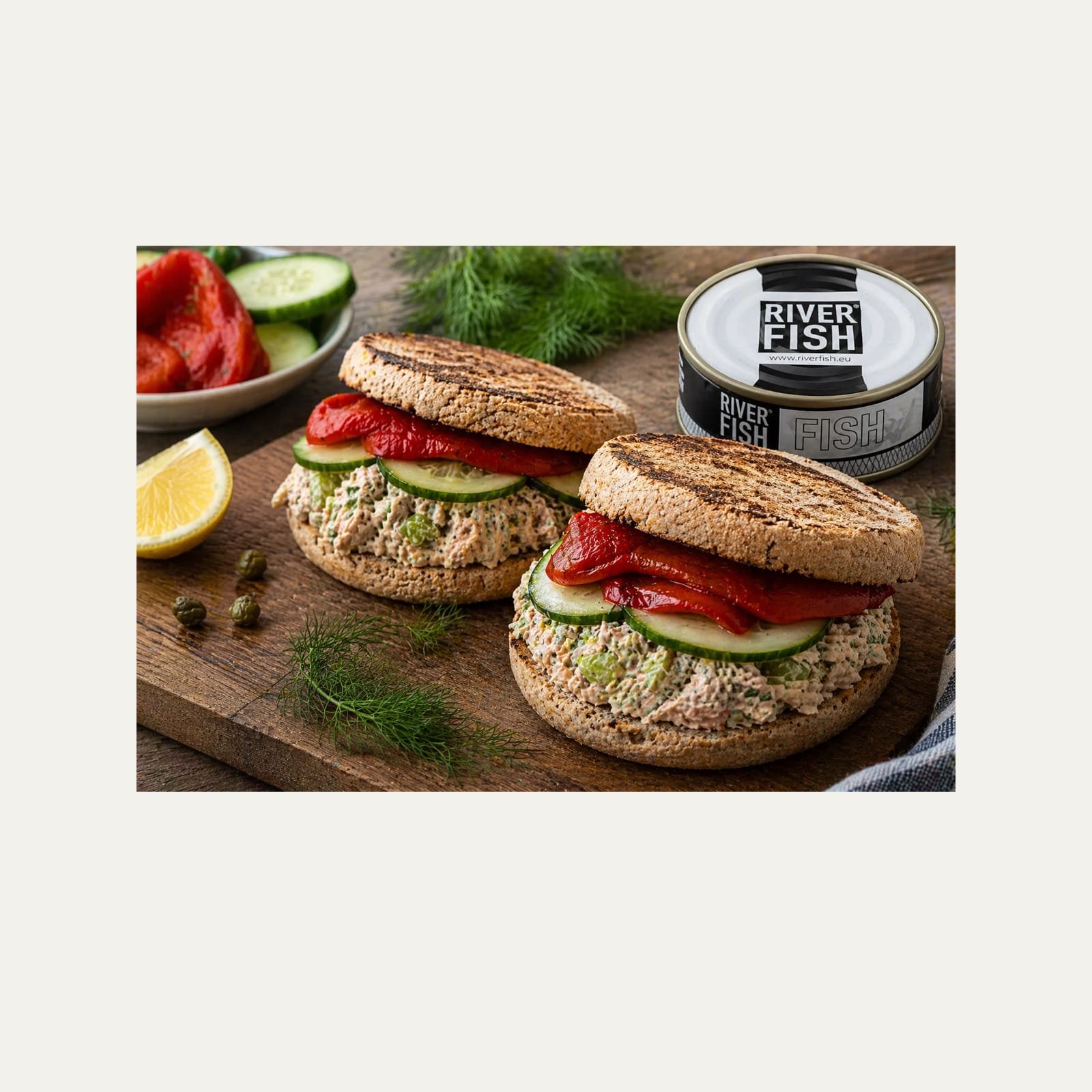 Feine Last Catch 2016 Rezepte für ein Gourmet-Sandwich mit Gurke und gerösteter Paprika