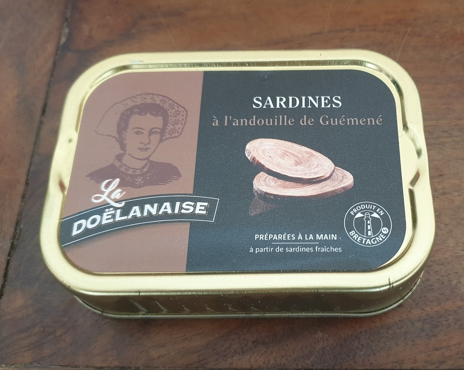Bretonska vintage konzerva sardina pripremljena ručno od sveže ribe